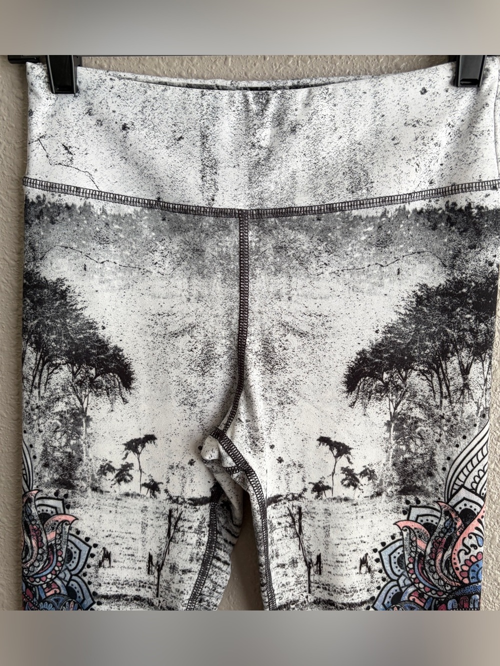 Evolution And Creation 23” Capri Leggings White
Boho Elephant Print M - Picture 4 of 7